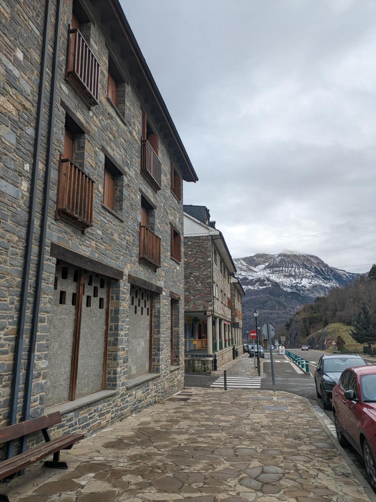 Appartamento La Casa De La Montana Escarrilla Esterno foto